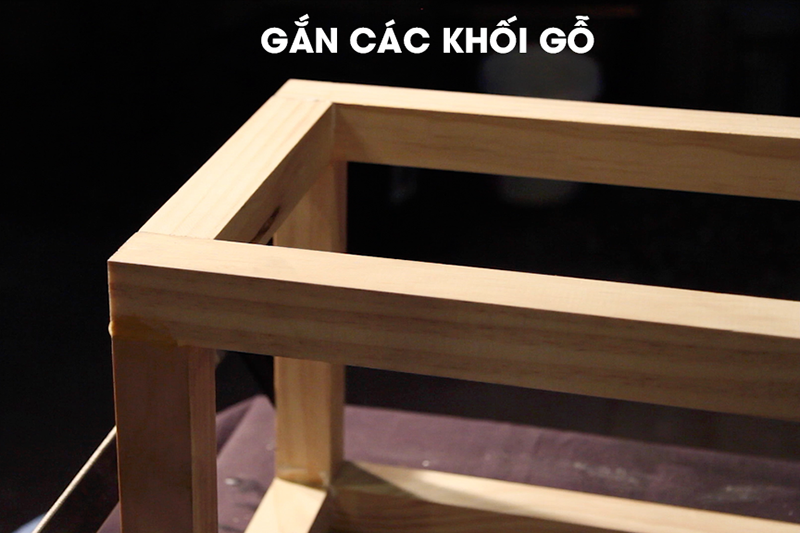 Bước 5: Gắn các khối gỗ 