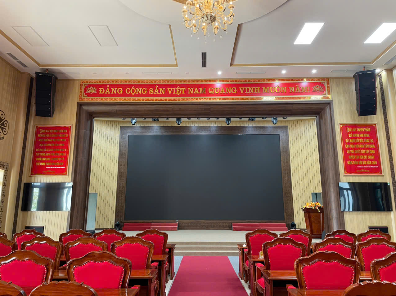Hệ thống âm thanh hội trường phòng hội nghị Vân Yên được cấu thành từ nhiều thiết bị khác nhau