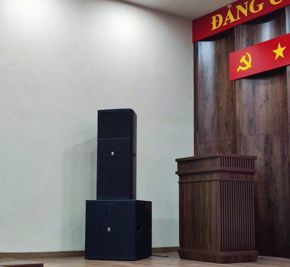 Việc bày trí hệ thống loa cũng cực kỳ được chú trọng, đảm bảo giá trị thẩm mỹ