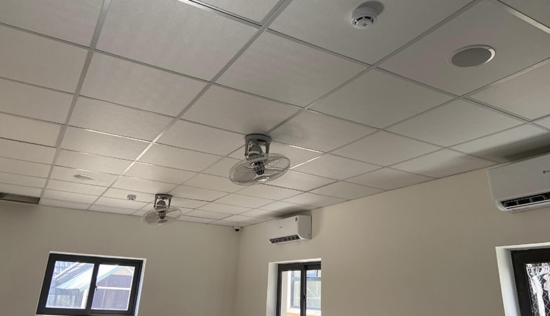 Loa âm trần giúp giáo viên giảng bài, truyền đạt thông tin dễ hơn