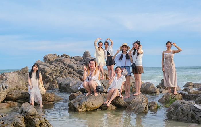 Lạc Việt Audio thăm quan biển tại Quan Lạn 