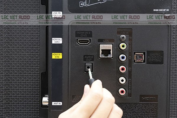 Kết nối âm thanh từ tivi Samsung ra loa qua jack cắm 3.5 mm một cách dễ dàng
