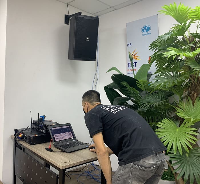 Lạc Việt Audio kiểm tra chất lượng âm thanh 