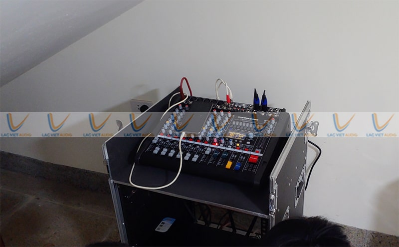 Lắp đặt Mixer cho phòng họp