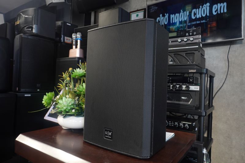 SE AudioTechnik M-82G2 xử lý và đánh âm tốt