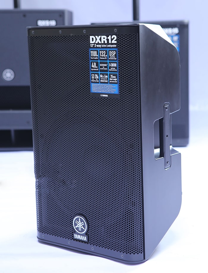 Loa hội trường Yamaha DXR12 có thiết kế hiện đại