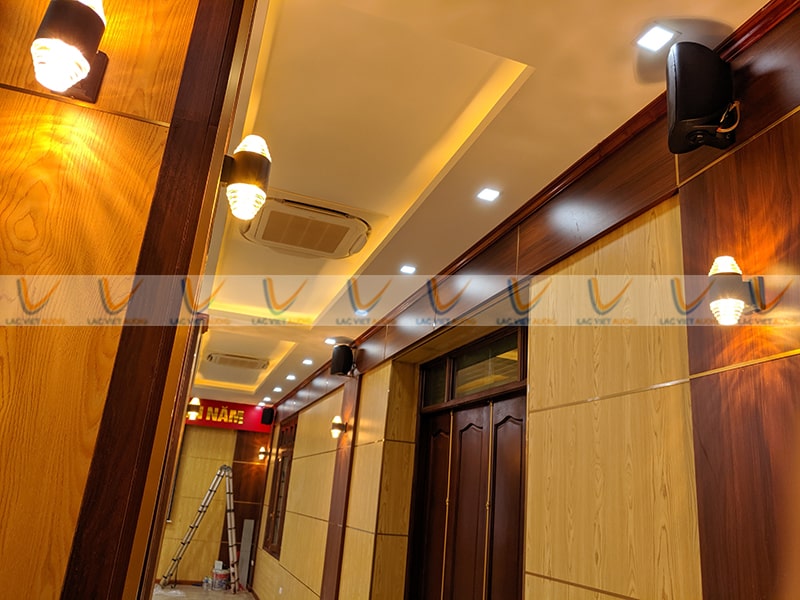 Với thiết kế nhỏ gọn loa treo tường có thể tiết kiệm không gian cho phòng